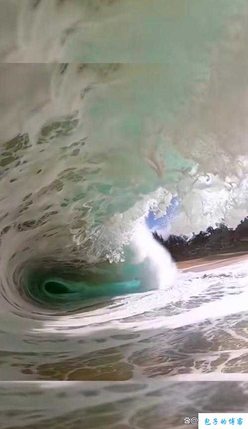 浪花一阵接一阵地涌了过来，海岸线上波涛汹涌